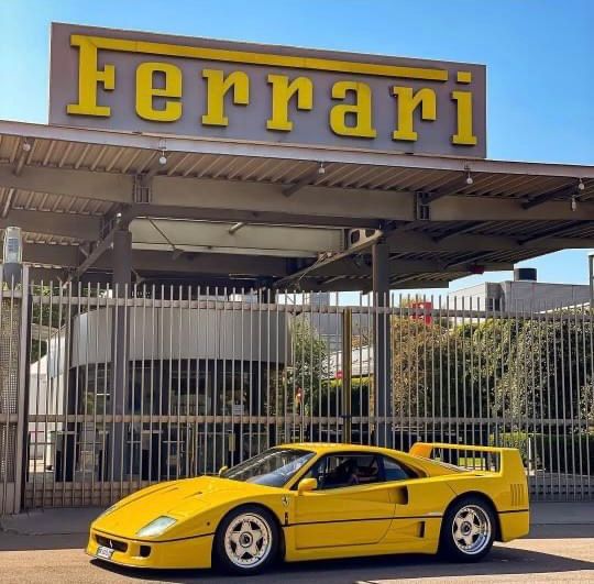 The giallo Ferrari F40s